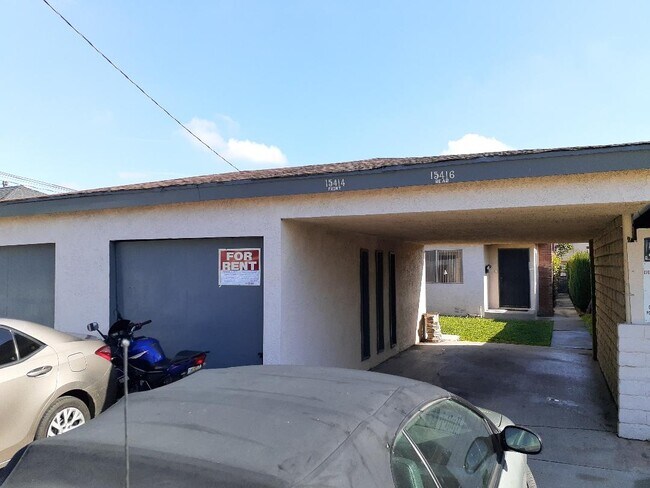 Building Photo - 15414 Larch Ave