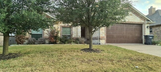 Building Photo - Exceptional 3 Bed / 2 Bath Home — Move-In Ready | Midway ISD