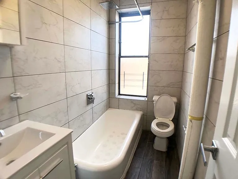 Building Photo - 188 Parkside Ave