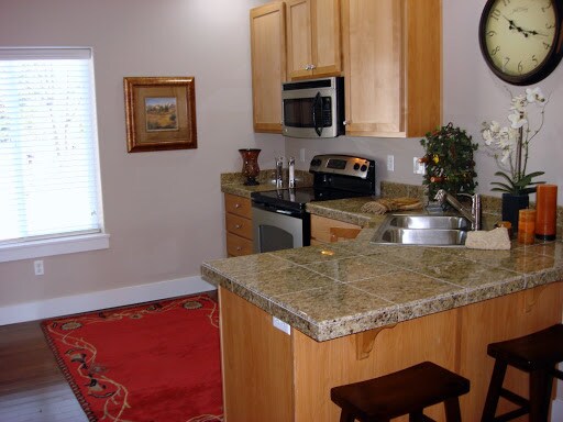 Building Photo - 3BDRM 2.5BTH Condo Duplex, Attached Garage...