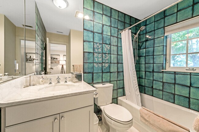 Building Photo - 825 Marbella Ln