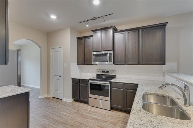 Building Photo - 1517 Hill Top Ct