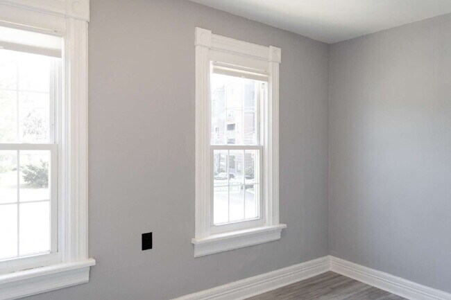 Building Photo - Student Housing Near the University of Dayton – Rent is $750 per bedroom (3 students), total leas...