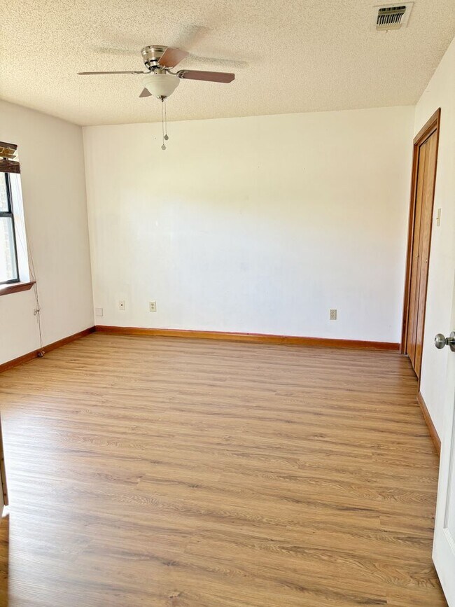 Building Photo - 139 Glenvalley Cir