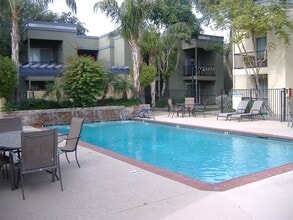 Building Photo - MELROSE DISTRICT CONDO WITH HUGE MOVE-IN SPECIAL – HALF OFF FIRST & SECOND MONTH’S RENT!