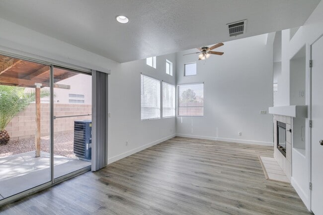 Building Photo - NORTH SHORES REFRESHED 2 STORY HOME WITH FIREPLACE AND LARGE BACKYARD