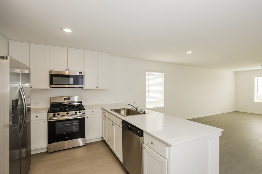 Building Photo - 2225 Crested Saguaro St