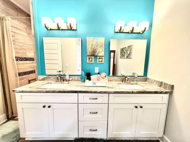 Building Photo - 5402 Pinetree Ave