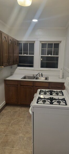 Kitchen - 1019 E Bridge St