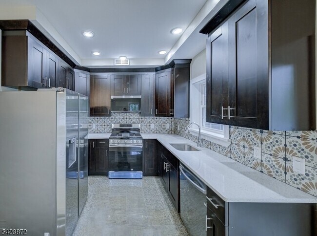 Building Photo - 8 Travers Ave