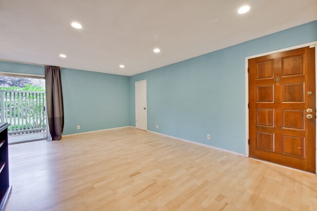 Building Photo - 280 Easy St