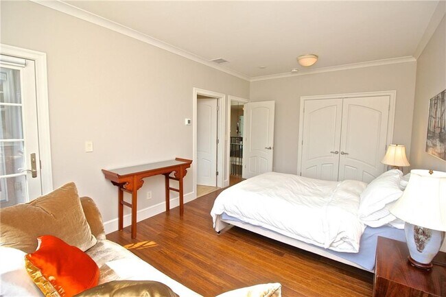 Building Photo - 203 Coggeshall Ave