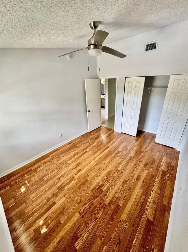 Building Photo - 9657 Riverside Dr