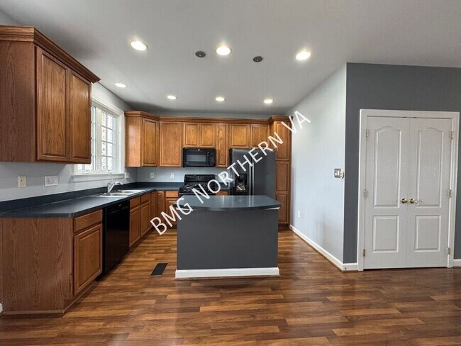 Building Photo - 10673 General Kirkland Dr