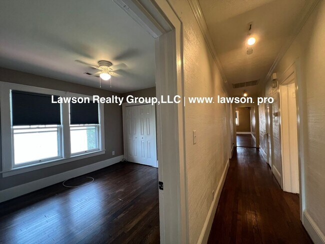 Building Photo - 928 2nd St SW
