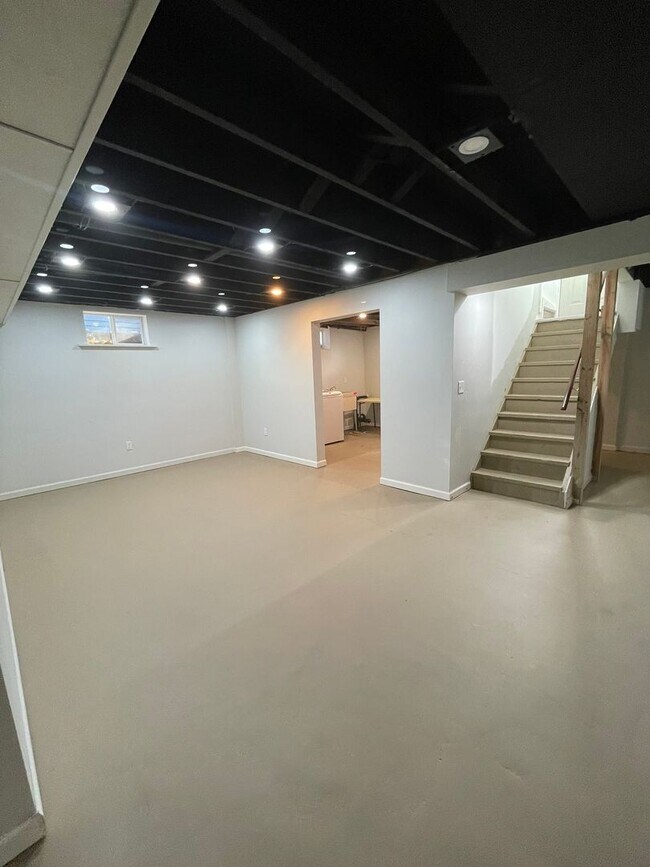 Building Photo - 1450 Marlborough Dr