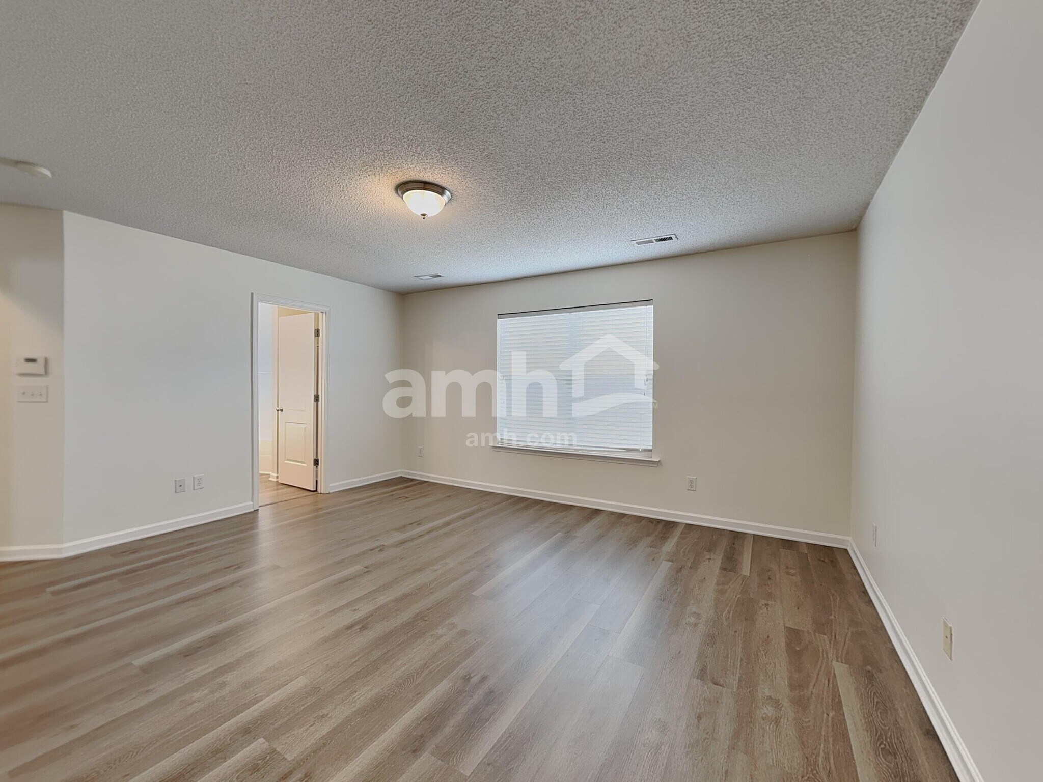 Building Photo - 6004 Glen Way Dr