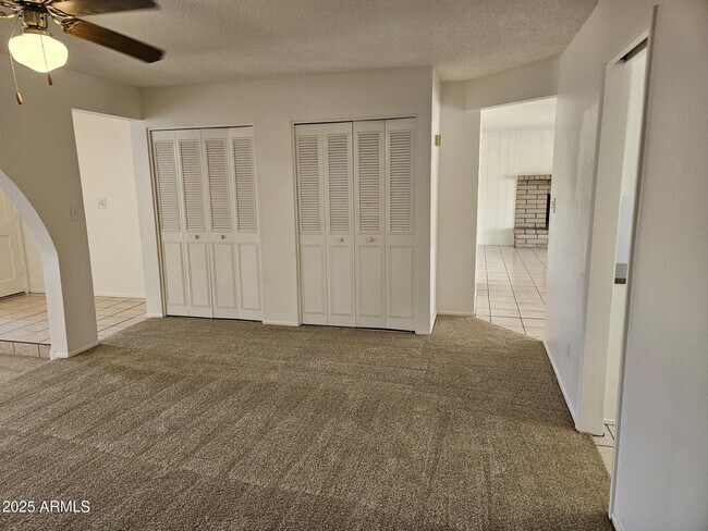 Building Photo - 1560 W Keating Ave