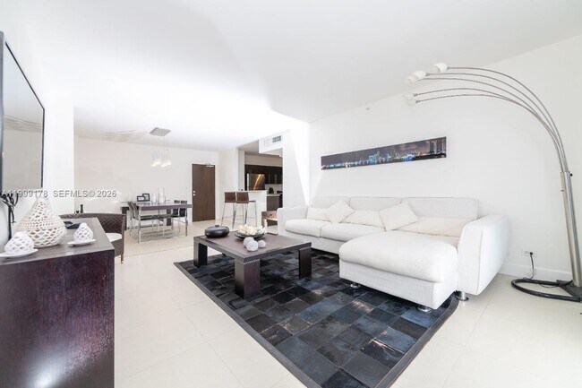 Building Photo - 1500 Bay Rd