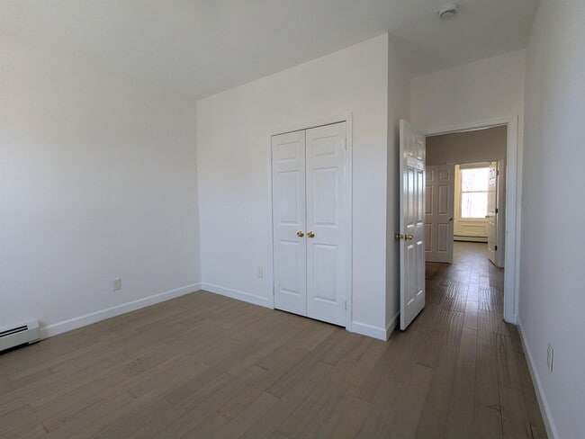 Building Photo - 112 Hague St