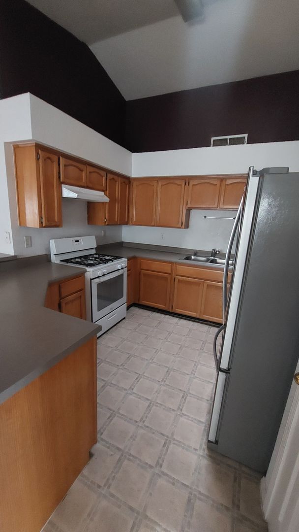 Building Photo - 12641 Tierra Tigre Ave