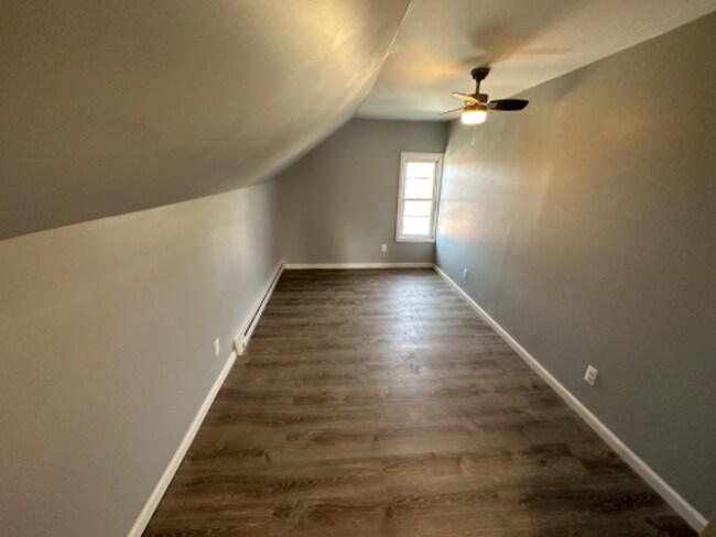 Building Photo - 618 Gibbons St