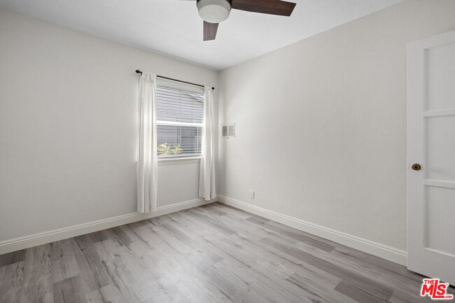 Building Photo - 908 Venezia Ave