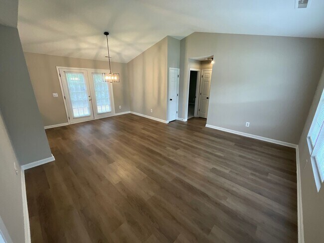Building Photo - 2711 Ingleside Dr