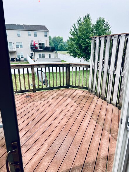 Deck - 2627 Chestnut Ln