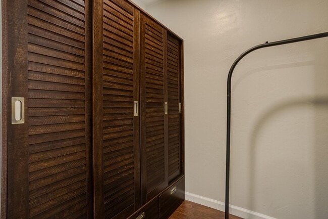 Building Photo - 501 El Paraiso Rd NW