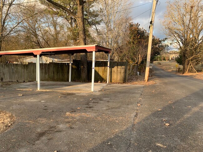 Building Photo - 635 Ledford Rd NE