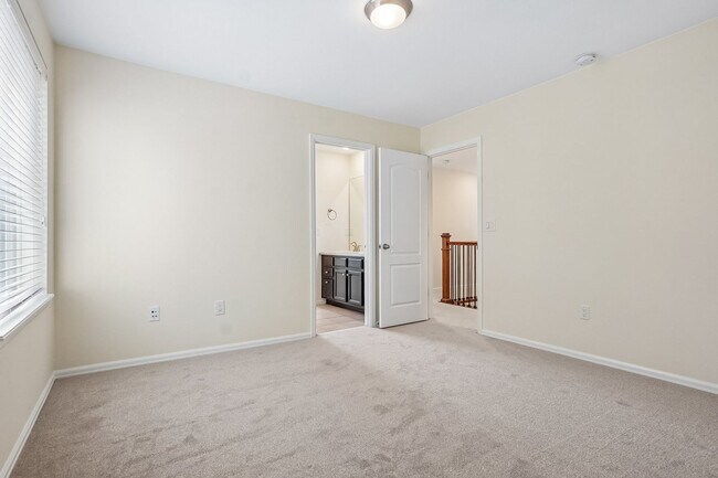 Building Photo - Luxurious Living: 2,367 Sq Ft Home with 4 Baths in Prime Location