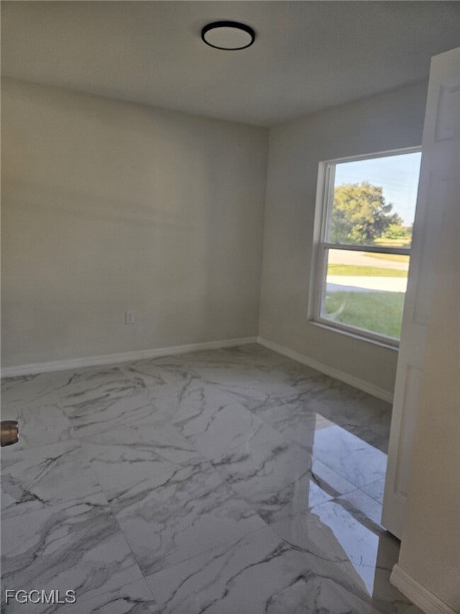 Building Photo - 399 Carrillon Ave S