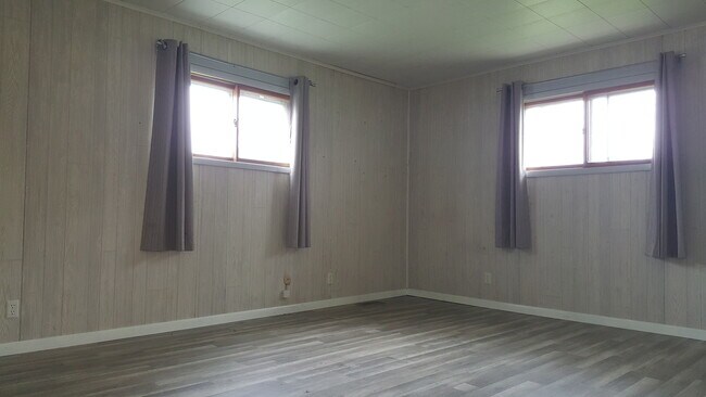 Building Photo - 21 E Romeo Rd