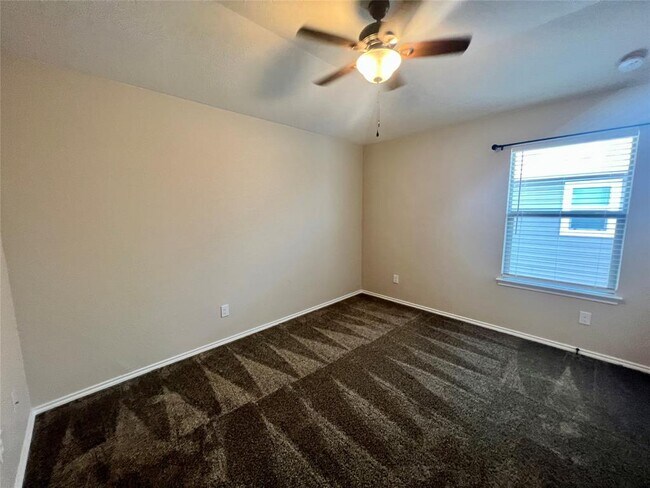 Building Photo - 5100 Lazy Ct Dr