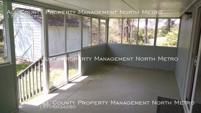 Building Photo - 4646 Pinecrest Dr