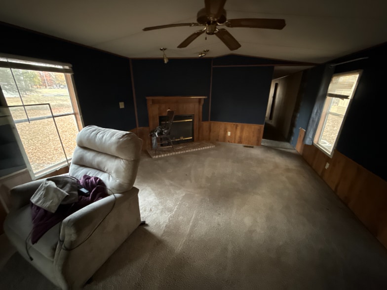 Building Photo - 722 N Linn St