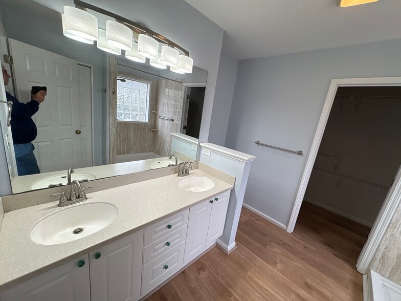 Building Photo - 143 N Belvedere Dr