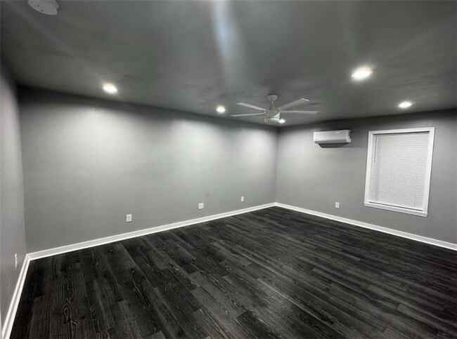 Building Photo - 719 Saffron Blvd