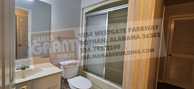 Building Photo - 211 Plantation Rd