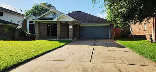 Building Photo - 213 Mango St