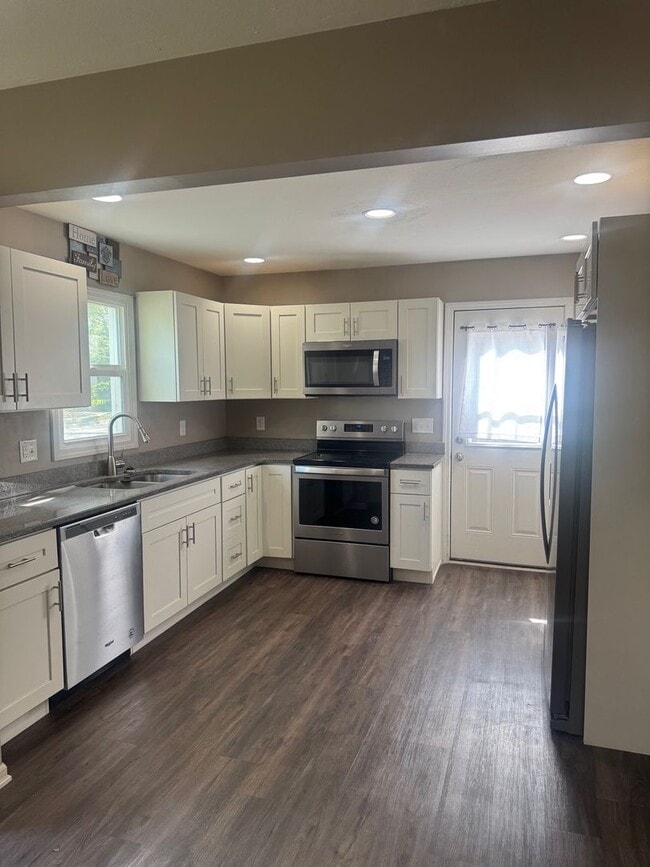 Building Photo - Charming Updated 3BR Home with Large Fenced Yard & Garage