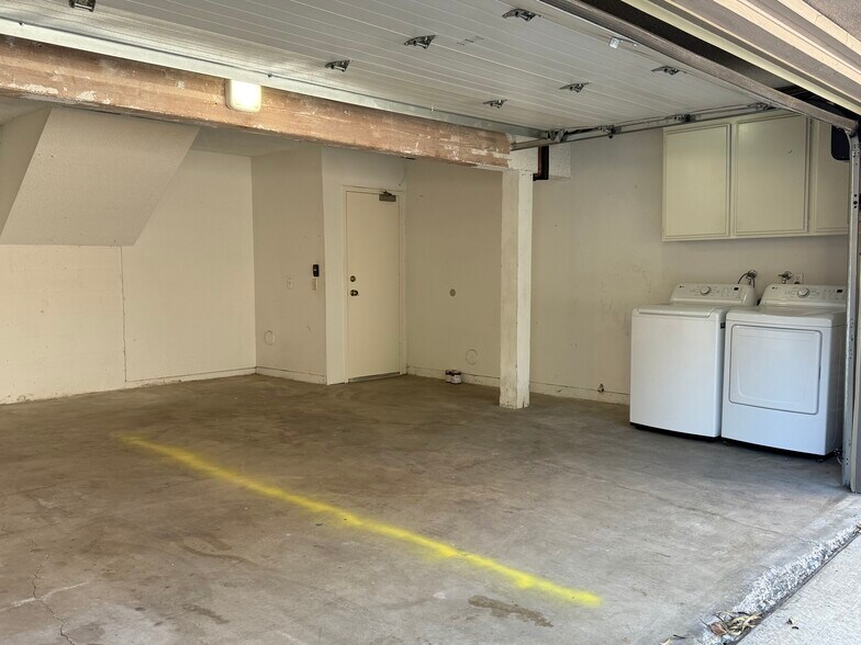 Building Photo - 4549 Alla Rd