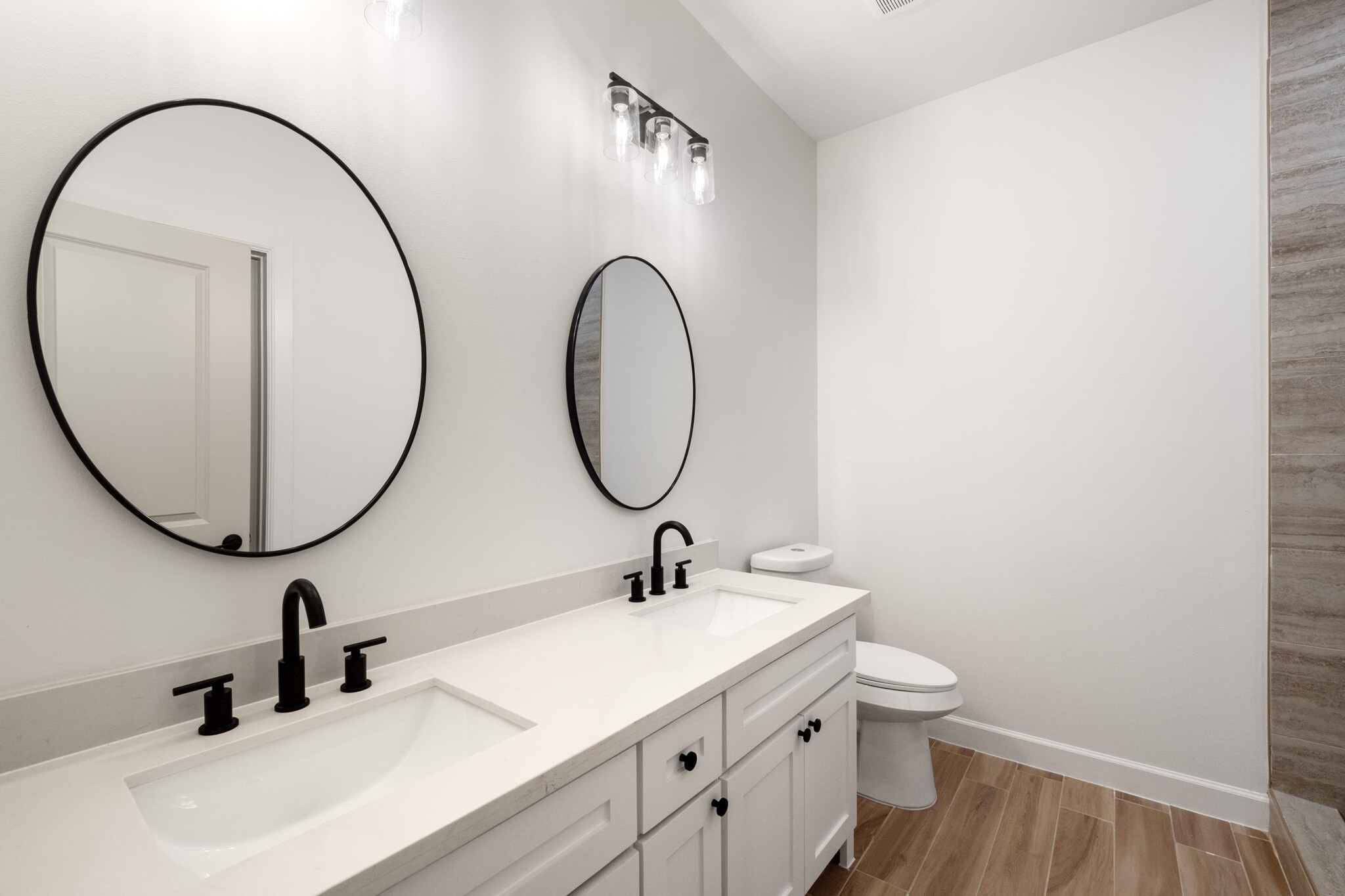 Dual Vanity Master Restroom - 3601 Hidalgo Cir