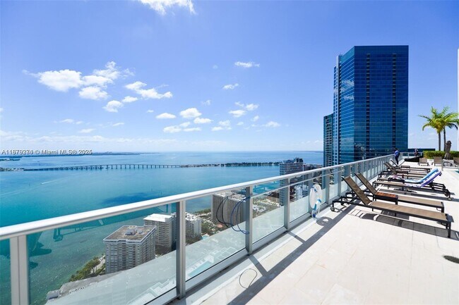 Building Photo - 1300 Brickell Bay Dr