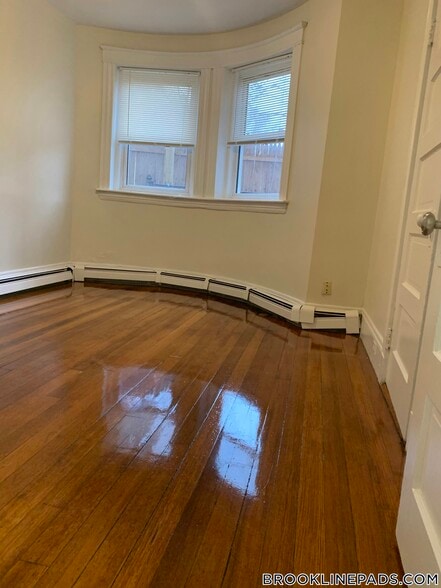 Building Photo - 208 Winthrop Rd