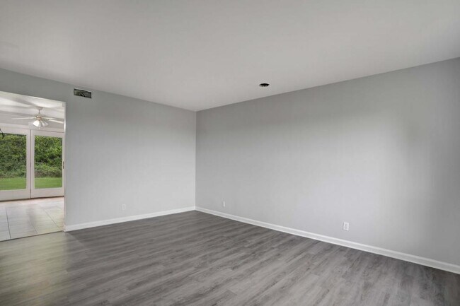 Building Photo - 1108 Pembroke Oak Grove Rd