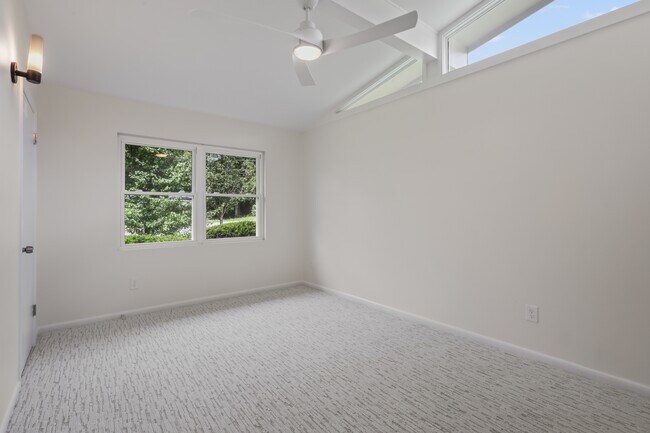 Building Photo - 2401 Jim Lee Rd