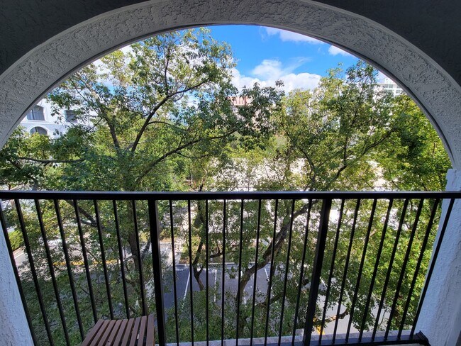 Building Photo - WELCOME HOME TO THE GRANDE!