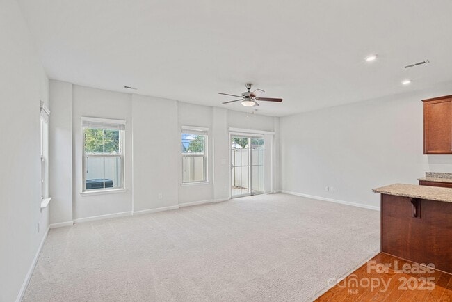 Building Photo - 206 Scenic View Ln